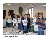 La maestra Harada e i partecipanti al laboratorio di shodo