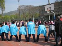 Il coro Kozukata gioca con i giovani dell´Associazione Fuji