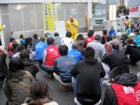 Dopo la Pulizia a Shinjuku, Rosario Manisera, presidente dell´Ass. Fuji, parla ai volontari del